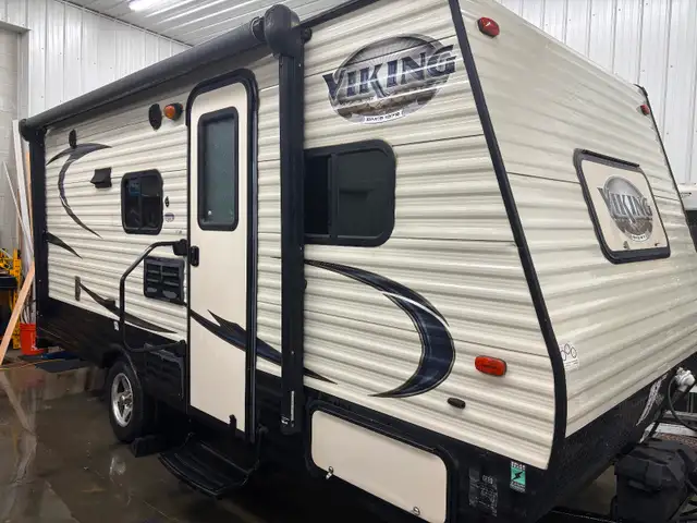 2017 Forest River Viking 17Ft w/Bunks