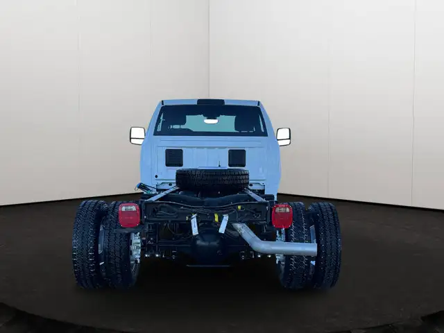 2024 Ram 5500 Chassis SLT | 8.4 Inch Touchscreen | Cloth Seats - Photo 4