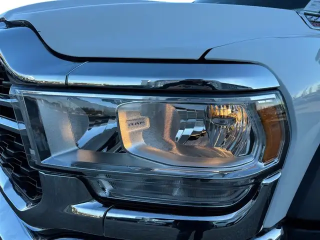 2024 Ram 5500 Chassis SLT | 8.4 Inch Touchscreen | Cloth Seats - Photo 9