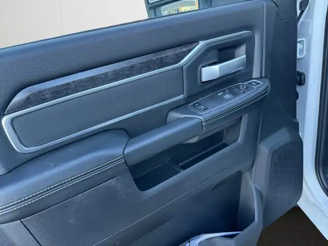 2024 Ram 5500 Chassis SLT | 8.4 Inch Touchscreen | Cloth Seats - Photo 11