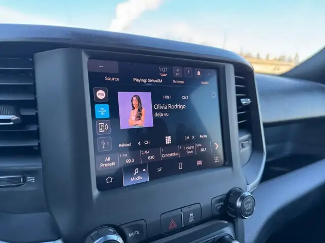 2024 Ram 5500 Chassis SLT | 8.4 Inch Touchscreen | Cloth Seats - Photo 15