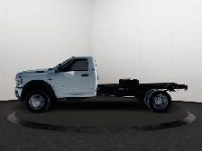 2024 Ram 5500 Chassis SLT | Apple CarPlay | Android Auto - Photo 2