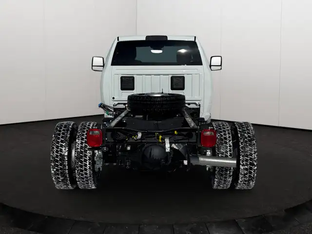 2024 Ram 5500 Chassis SLT | Apple CarPlay | Android Auto - Photo 4