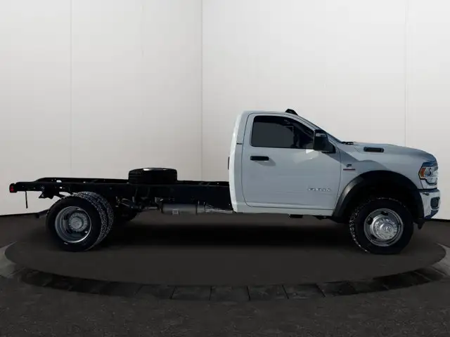 2024 Ram 5500 Chassis SLT | Apple CarPlay | Android Auto - Photo 5