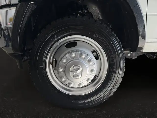 2024 Ram 5500 Chassis SLT | Apple CarPlay | Android Auto - Photo 8