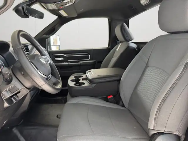 2024 Ram 5500 Chassis SLT | Apple CarPlay | Android Auto - Photo 9