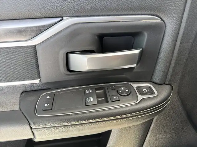 2024 Ram 5500 Chassis SLT | Apple CarPlay | Android Auto - Photo 10
