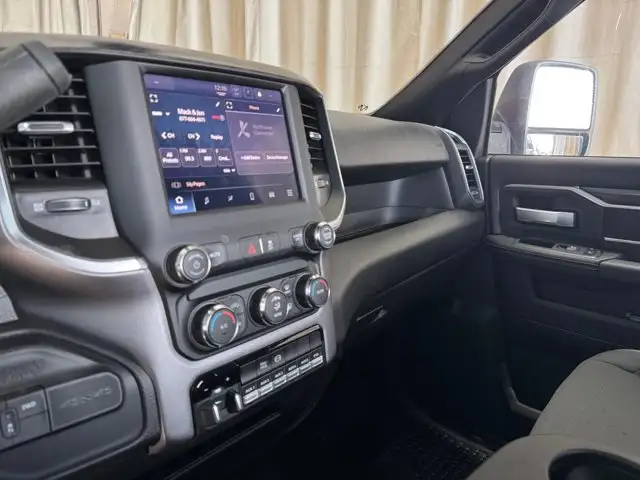 2024 Ram 5500 Chassis SLT | Apple CarPlay | Android Auto - Photo 14