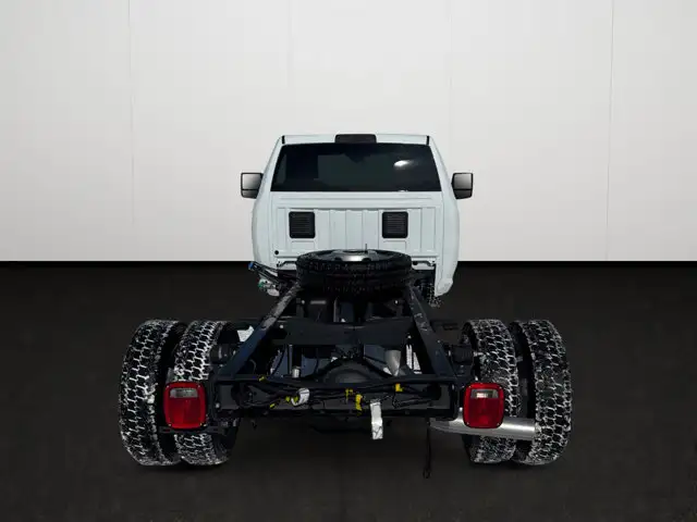 2024 Ram 5500 Chassis SLT | Apple CarPlay | Android Auto - Photo 17
