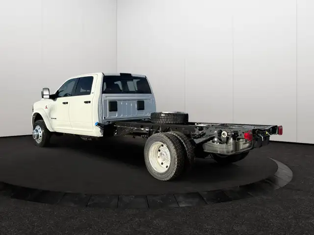 2024 Ram 5500 Chassis SLT | Remote Start | Apple CarPlay - Photo 3