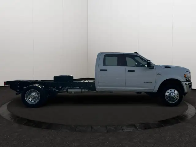 2024 Ram 5500 Chassis SLT | Remote Start | Apple CarPlay - Photo 5
