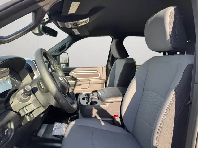 2024 Ram 5500 Chassis SLT | Remote Start | Apple CarPlay - Photo 10