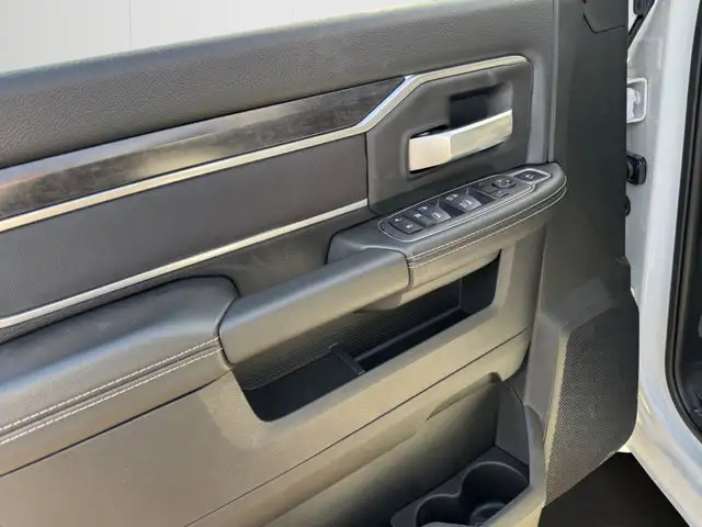 2024 Ram 5500 Chassis SLT | Remote Start | Apple CarPlay - Photo 11