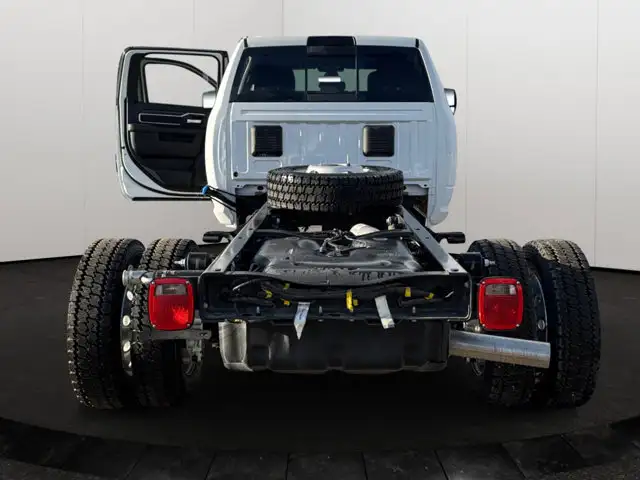 2024 Ram 5500 Chassis SLT | Remote Start | Apple CarPlay - Photo 18