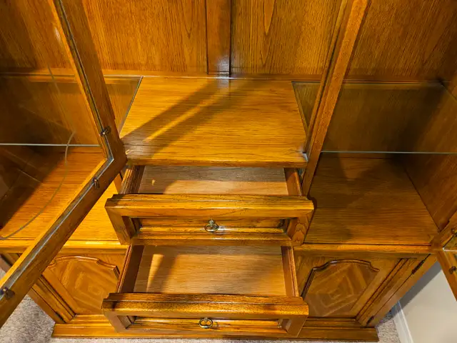 China Cabinet and Table/Chairs $400. Delivery Available - Photo 8