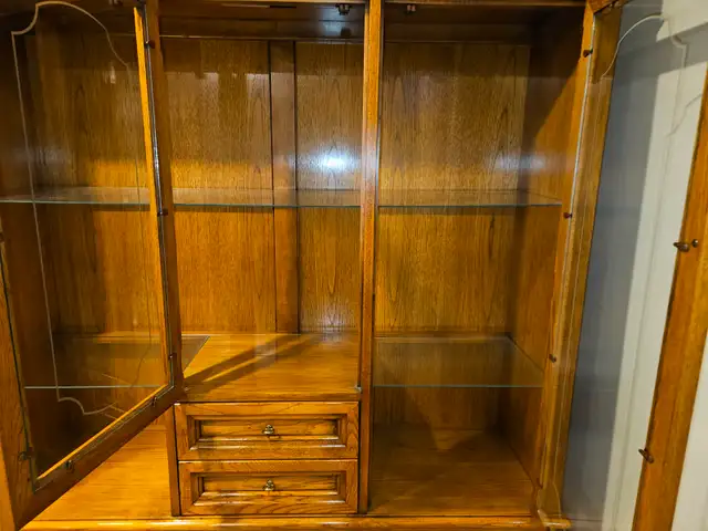 China Cabinet and Table/Chairs $400. Delivery Available - Photo 10