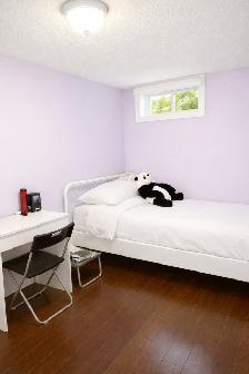 Upgraded semi basement bedroom w/ private washroom/parking