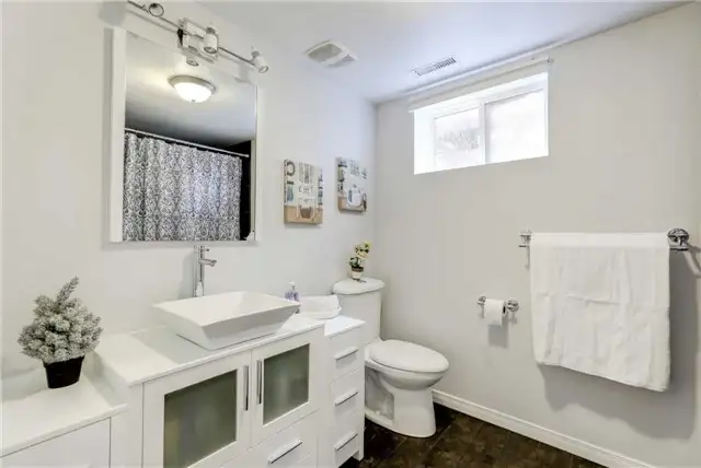 Upgraded semi basement bedroom w/ private washroom/parking - Photo 7