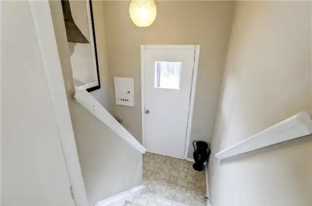 Upgraded semi basement bedroom w/ private washroom/parking - Photo 10