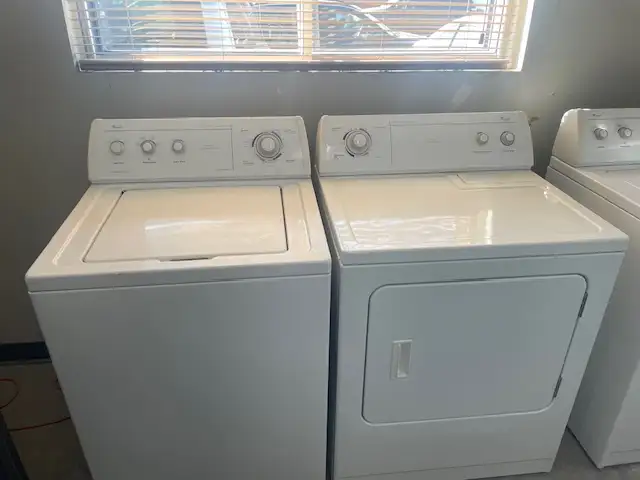 Laveuse sécheuse traditionnelles blanches Whirlpool