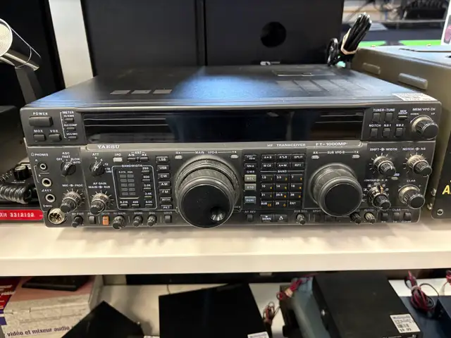 Yaesu FT-1000MP transceiver @ Cashopolis