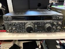 Yaesu FT-1000MP transceiver @ Cashopolis