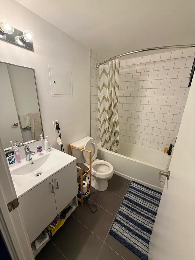 Beautiful Room for Rent near Queens University - Photo 2