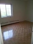 BEAUTIFUL RENOV. 2 BDR APT. - HEAT INCL. - IMMED., APR. OR MAY 1 - Photo 3
