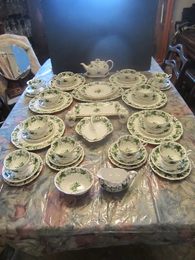 Royal Albert IVY LEA fine bone china set for 6