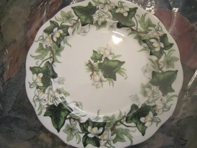 Royal Albert IVY LEA fine bone china set for 6 - Photo 2