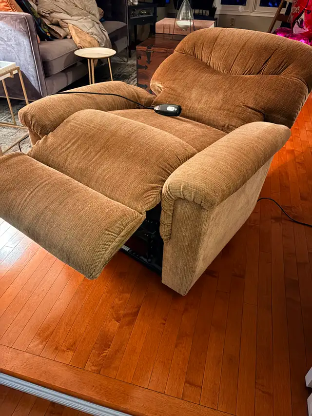 Lazy Boy Recliner - Photo 2