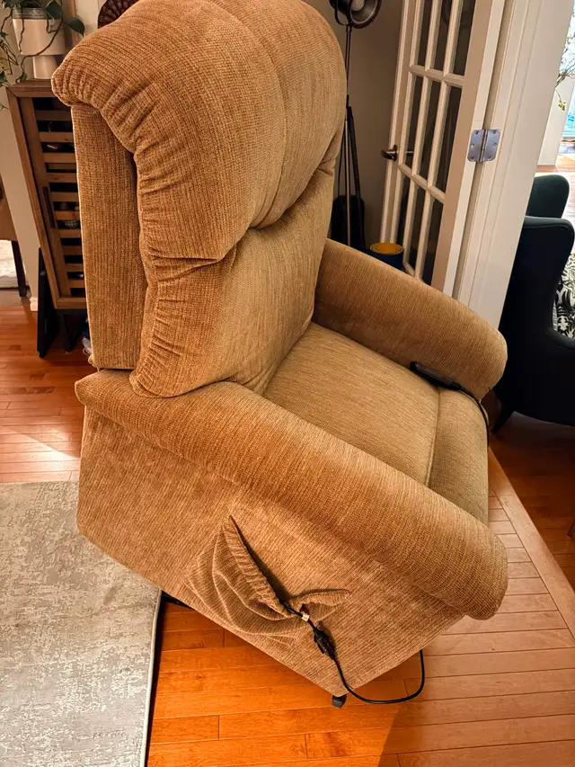 Lazy Boy Recliner - Photo 4