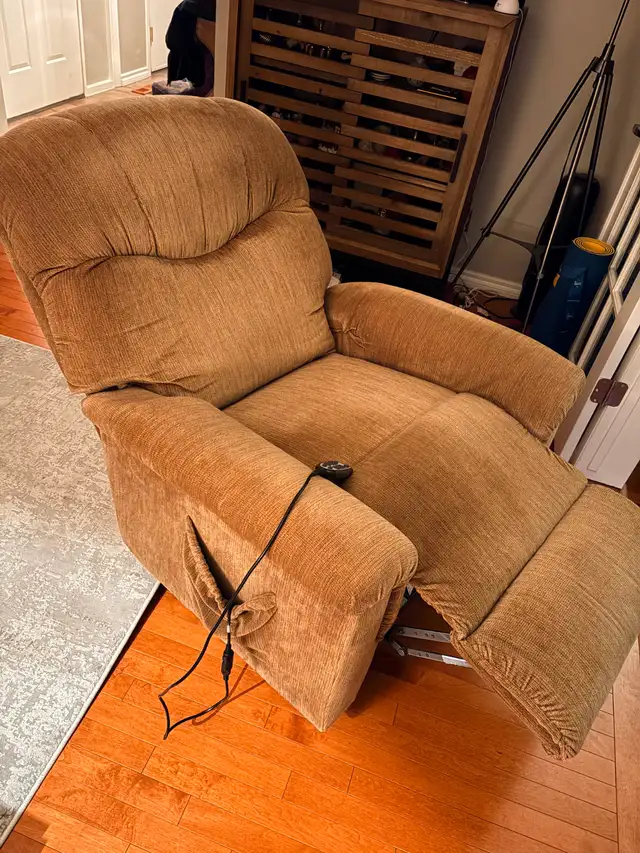 Lazy Boy Recliner - Photo 7