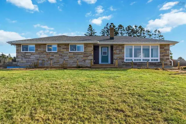 Beautiful Oceanview home for sale - Photo 16