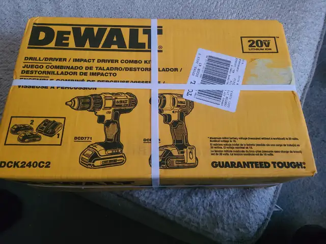 DeWALT DCK240C2 Drill Driver/Impact Driver Kit