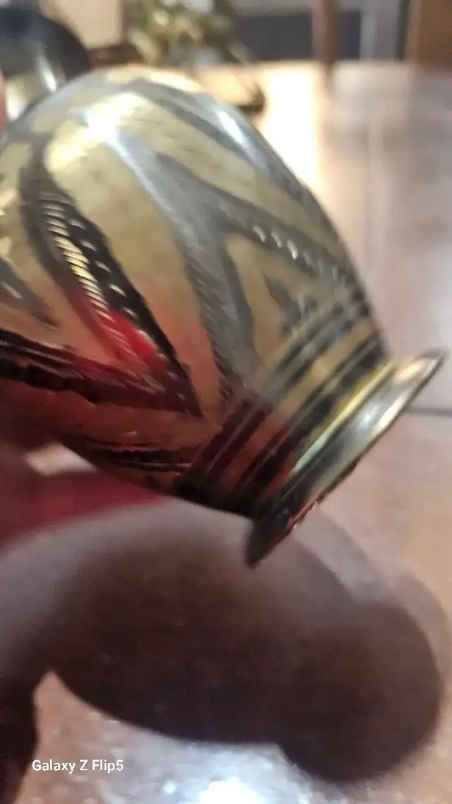 Vase en laiton avec motif pain a la main - Photo 7