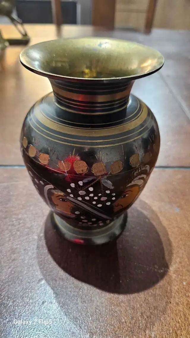 Vase en laiton avec motif pain a la main - Photo 9