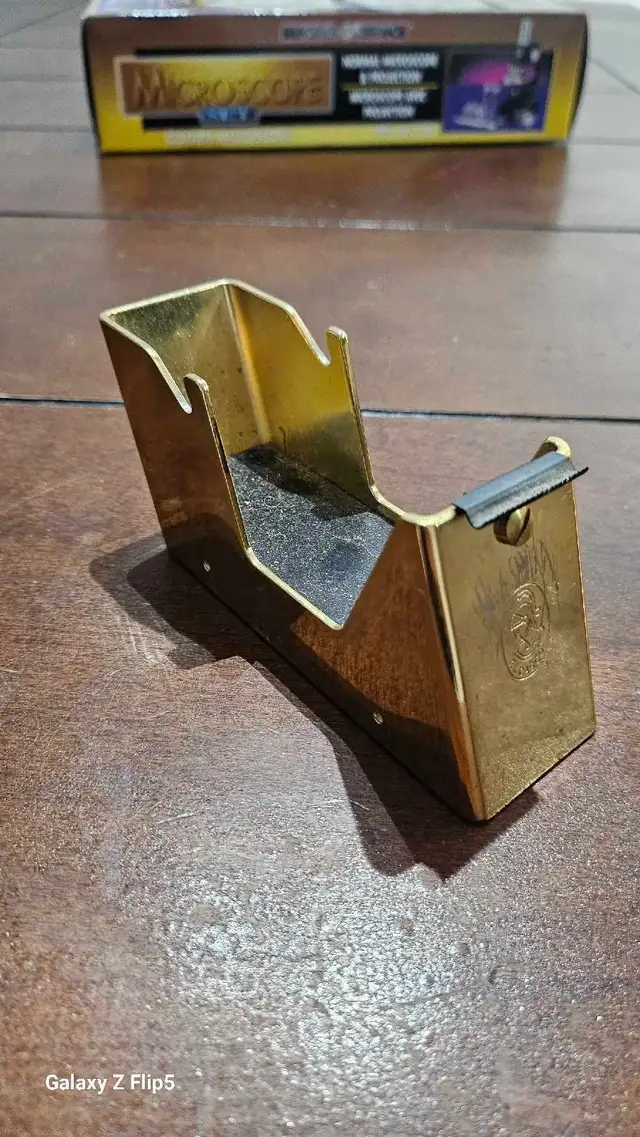 Distribiteur de ruban adhésif finition en or (marque El Casco)