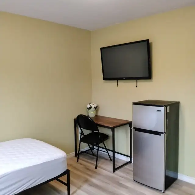 ROOM $690 Avail Now EVERYTHING INCLUDED 5 min walk to U de M - Photo 8