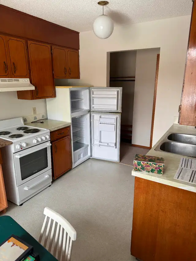 Wetaskiwin Apartment For Rent. 2 Bdr. Adult Building. $ 995.00 - Photo 2