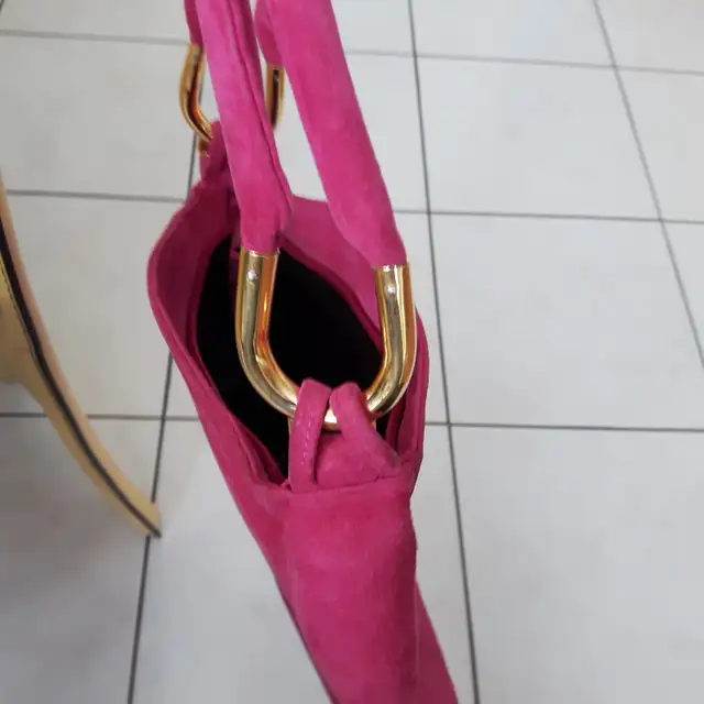 SAC À MAIN NEUF SUÈDE ROSE DÉCO GOLD 11'x11' BANDOULIÈRE: $20.00 - Photo 2