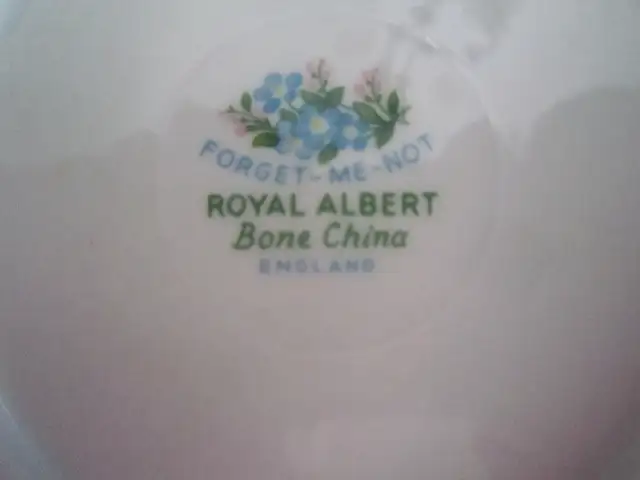 Royal Albert FORGET-ME-NOT fine bone china set for 4 - Photo 3