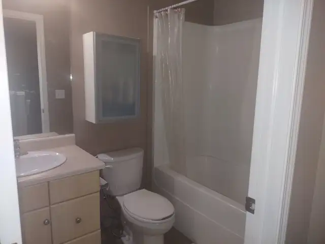 Furnished room for rent in house- $600-plz text me-7809093564 - Photo 3