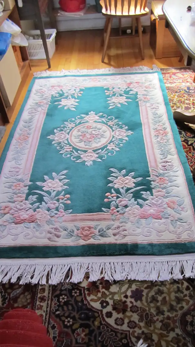 WONDERFUL 46"X 72" HANDMADE FLOWER MOTIF WOOL RUG - Photo 3