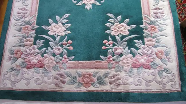 WONDERFUL 46"X 72" HANDMADE FLOWER MOTIF WOOL RUG - Photo 4