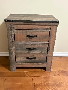 Queen Bedroom Set - Photo 10