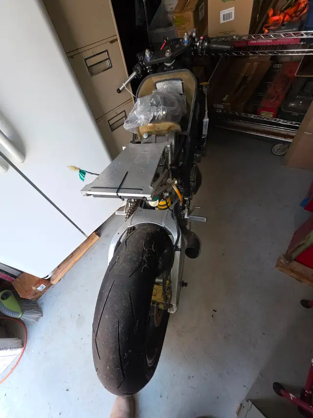 Honda RC51 Motorcycle Track, Race, Stunt Bike Project Parts Bike - Photo 4