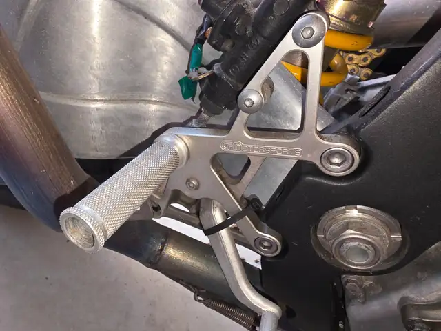 Honda RC51 Motorcycle Track, Race, Stunt Bike Project Parts Bike - Photo 5