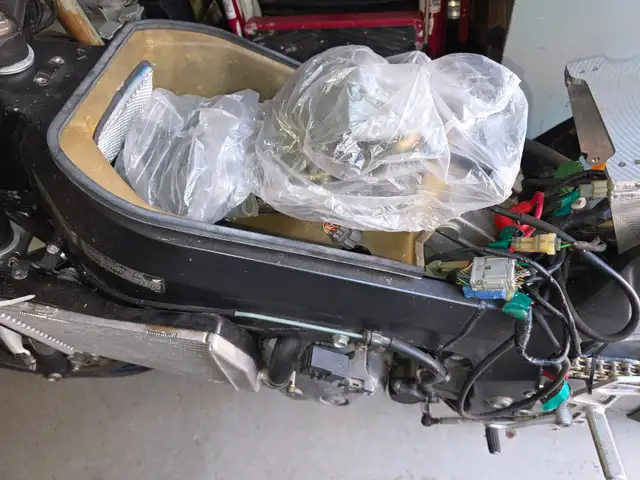 Honda RC51 Motorcycle Track, Race, Stunt Bike Project Parts Bike - Photo 9