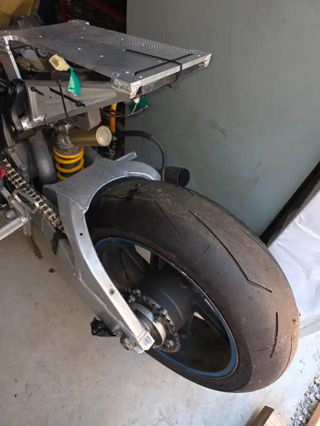 Honda RC51 Motorcycle Track, Race, Stunt Bike Project Parts Bike - Photo 10